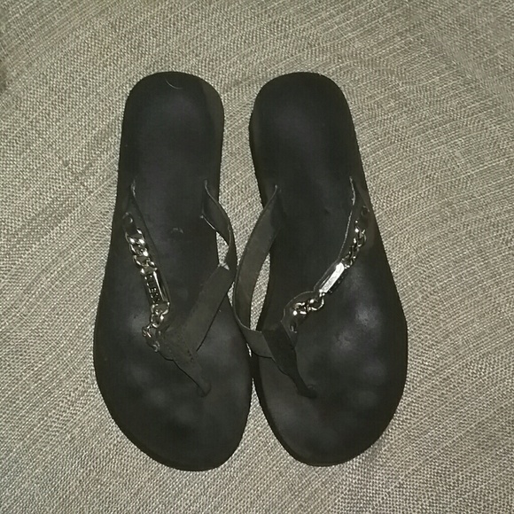 Guess Bundle:Tee shirt and Flip Flops - Picture 5 of 6